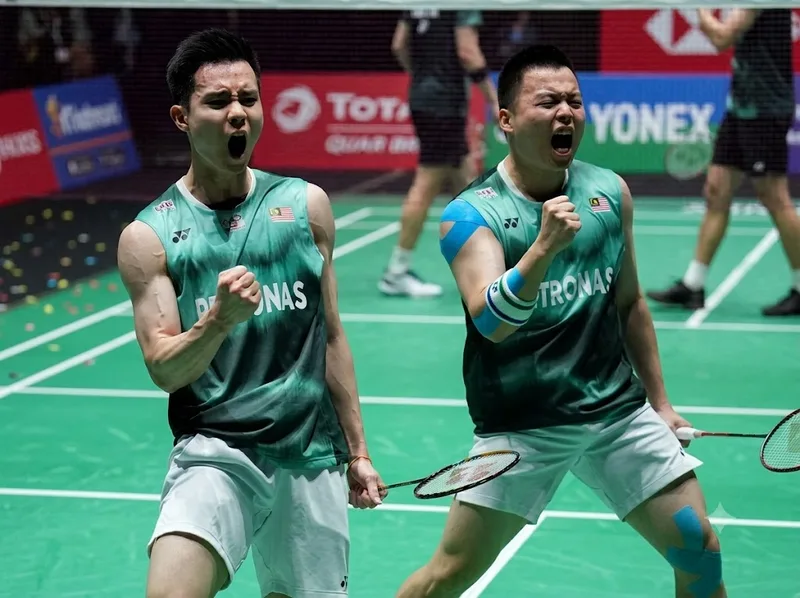 Aaron Chia phối hợp cùng Soh Wooi Yik trong trận đấu đôi nam