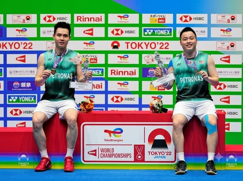 Aaron Chia và Soh Wooi Yik ăn mừng chức vô địch thế giới 2022